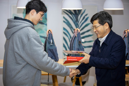 赠送书籍